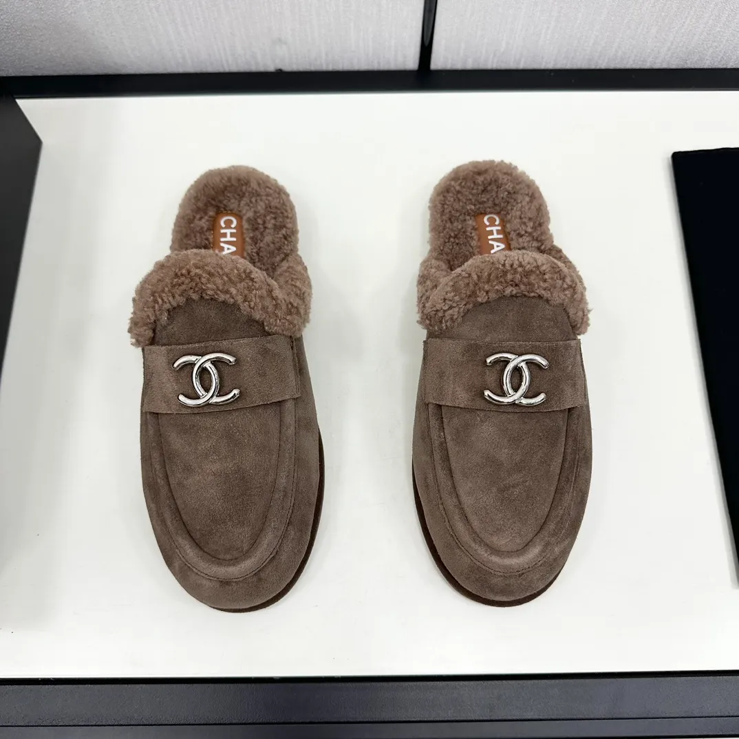 👟👟Ex-factory price 600👟👟Chanel 24K new furry loafers and Teddy furry shoes for autumn and winter. Very comfortable. Maillard brown is still very suitable for autumn and winter~ Suede upper, fur lining integrated, leather outsole Size: 35-39, other sizes are customized